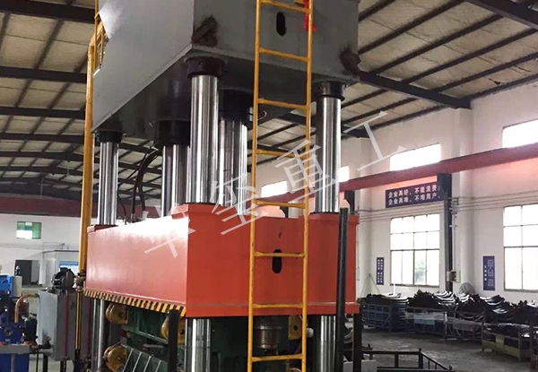 四柱萬(wàn)能式液壓機